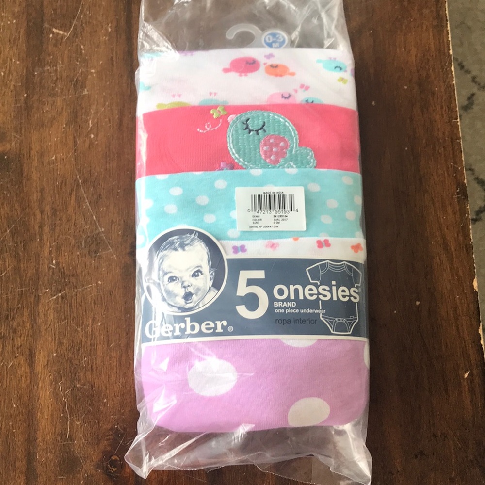 Gerber 5 Onsies Brandnew size 0-3M